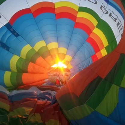 Solnedgang gennem luftballonen